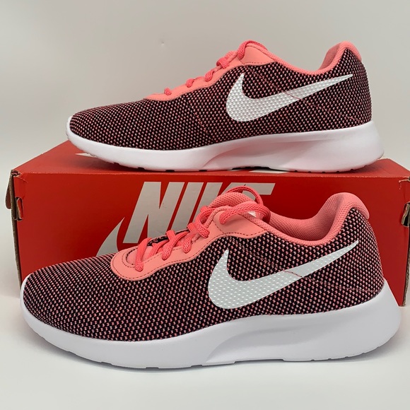 Nike Shoes - WMNS Nike TANJUN